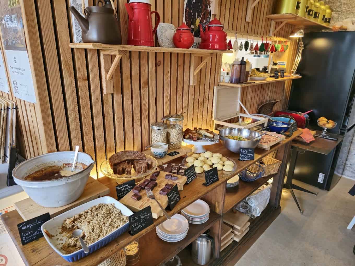 Restaurant Les Briques — Coworking, coliving, salon de thé à Lion-sur-Mer, France