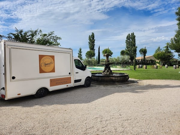 Restaurant Les burgers de camille ( food truck) bar a burgers. tournée en photo à Maubec, France