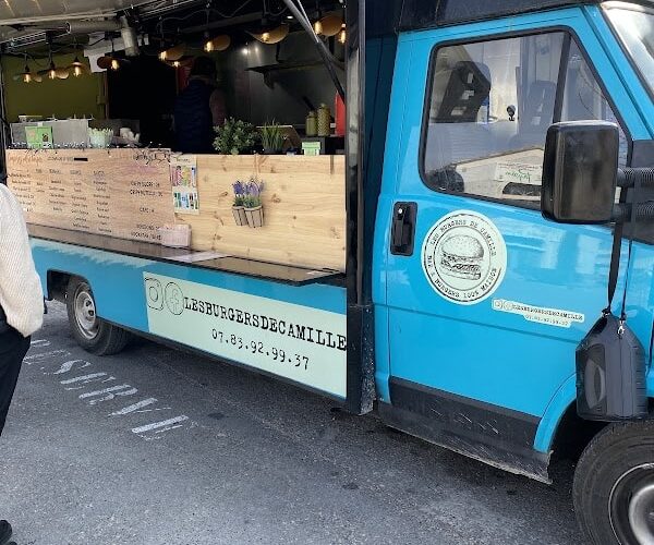 Restaurant Les burgers de camille ( food truck) bar a burgers. tournée en photo à Maubec, France