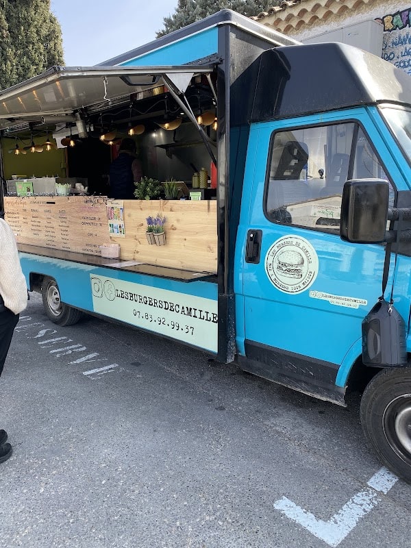 Restaurant Les burgers de camille ( food truck) bar a burgers. tournée en photo à Maubec, France