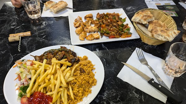 Restaurant L’Etoile à Pantin, France