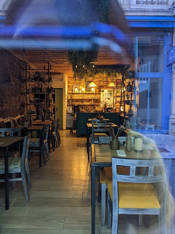 little garden restaurant à Saint-Étienne, France