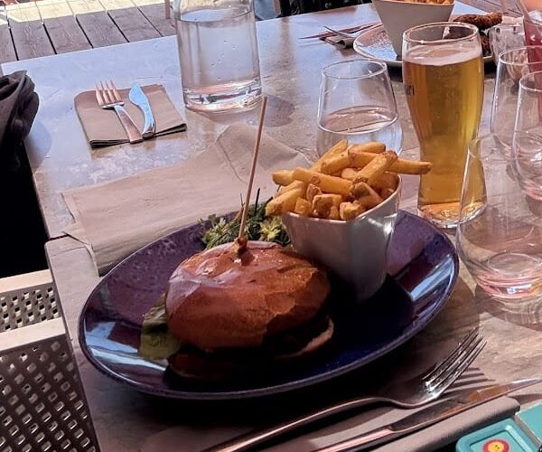 L’Octopus Bar & Restaurant à Le Grau-du-Roi, France