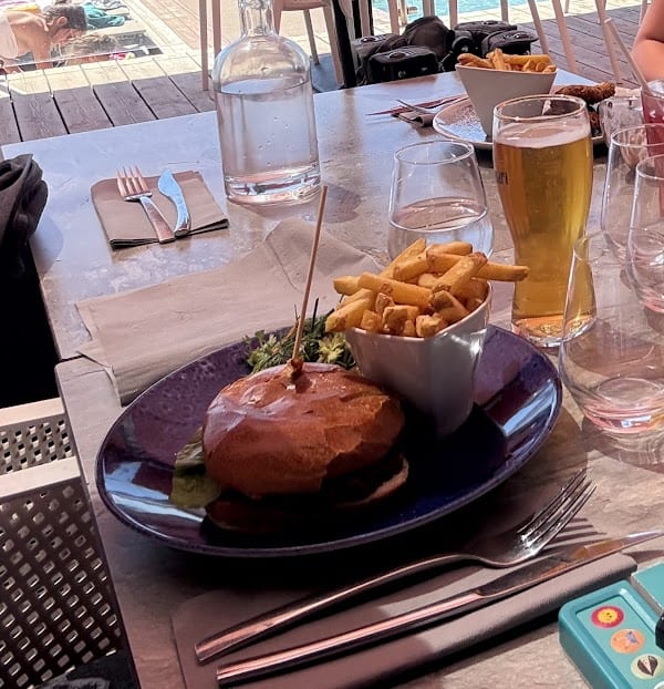 L’Octopus Bar & Restaurant à Le Grau-du-Roi, France