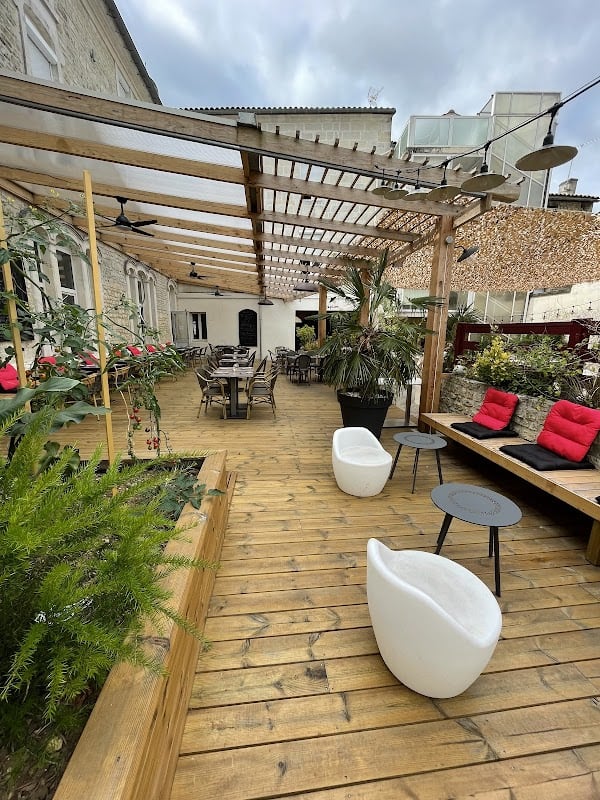 Restaurant Logis Hôtel de l’Ecu Rest. de la Seugne à Jonzac, France