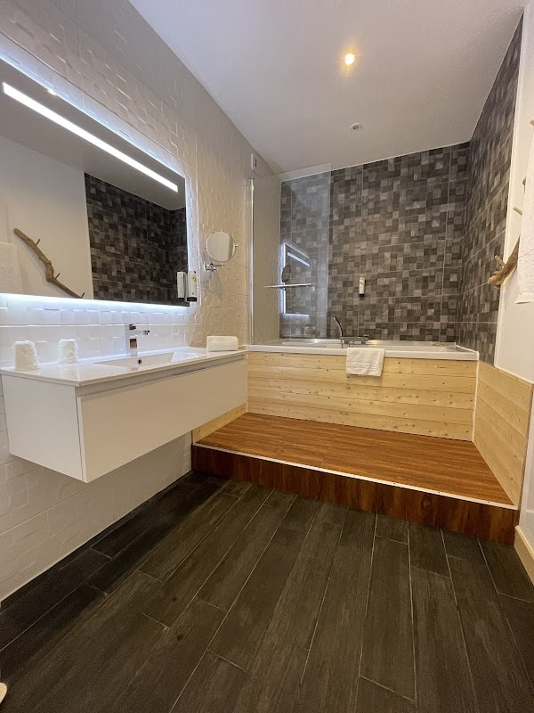 Restaurant Logis Hôtel de l’Ecu Rest. de la Seugne à Jonzac, France