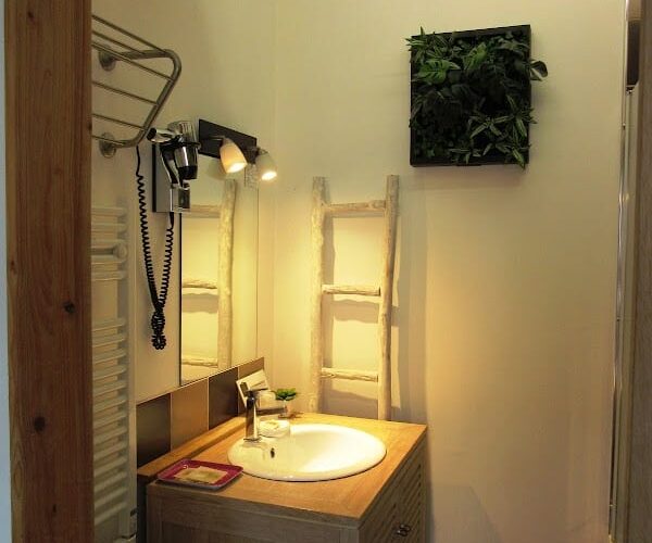 Logis Hôtel des Causses Restaurant La Chaleur Nordique à Millau, France