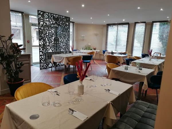 Restaurant Logis Le Soleil D’or à Montigny-la-Resle, France