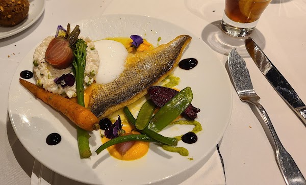 Restaurant Logis Le Soleil D’or à Montigny-la-Resle, France