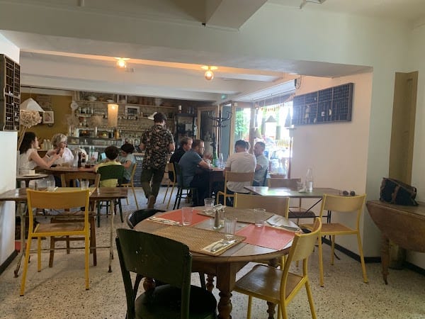 Restaurant MAMA à Maubec, France