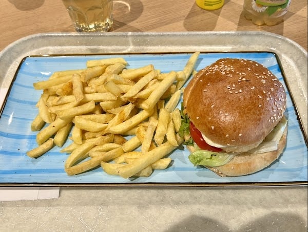 Migros-Restaurant – Lyss Lyssbachpark à Lyss, Suisse