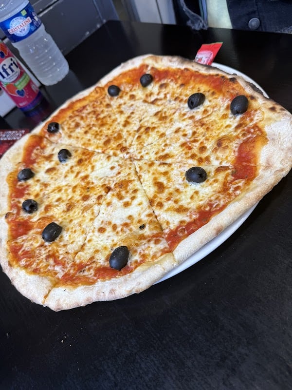 Restaurant Pizza “Au Feu de Bois” à Le Blanc-Mesnil, France