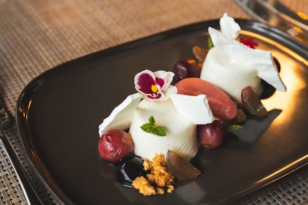 Restaurant & Bar la Ferme de la Huppe à Gordes, France