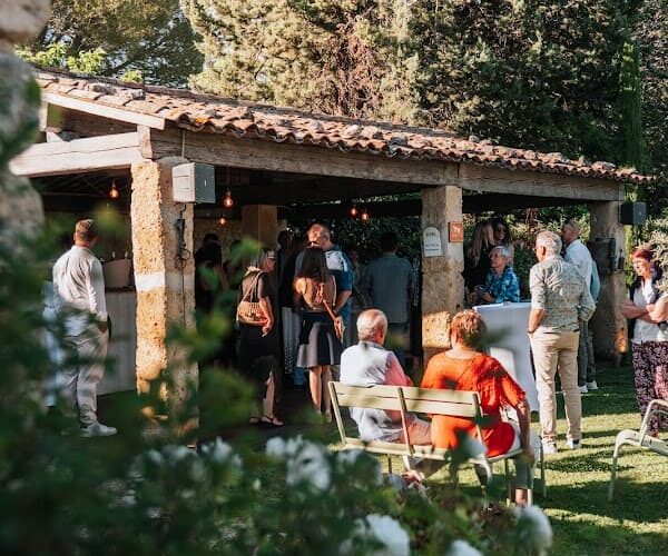 Restaurant & Bar la Ferme de la Huppe à Gordes, France