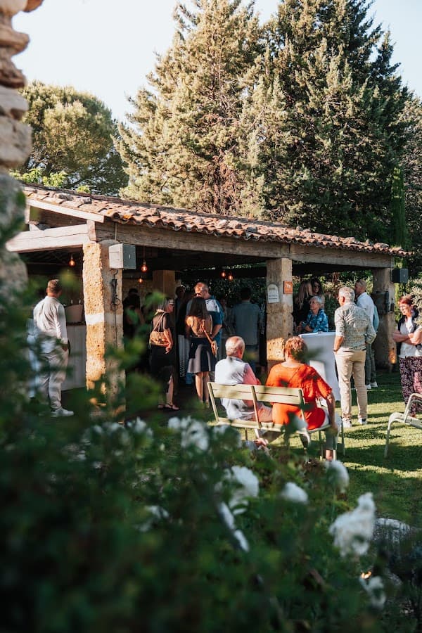 Restaurant & Bar la Ferme de la Huppe à Gordes, France