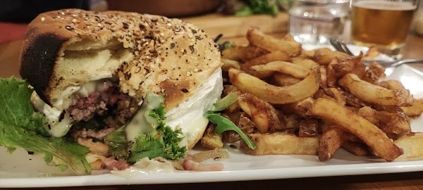 Restaurant Burger & Cassolette Narbonne à Narbonne, France