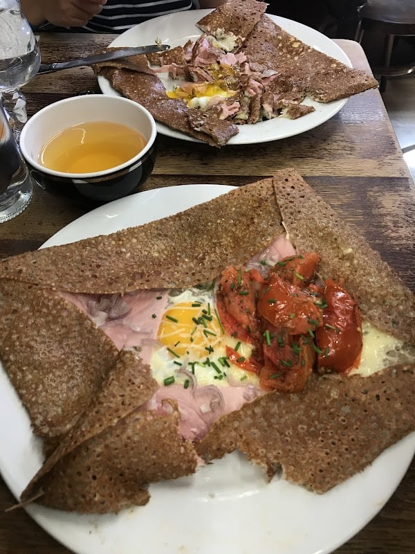 Restaurant Creperie Bar à Le Mont-Saint-Michel, France