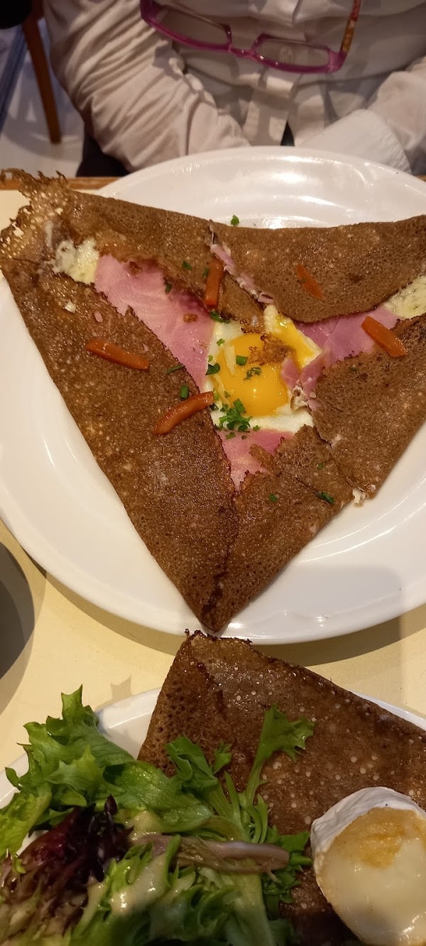 Restaurant Creperie Bar à Le Mont-Saint-Michel, France