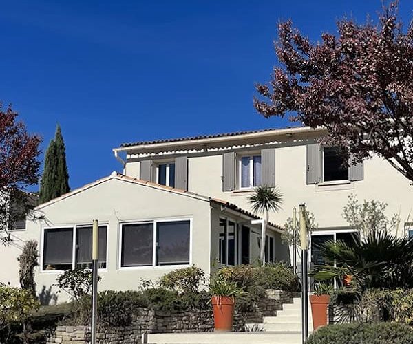 Restaurant & Hôtel l’Oasis à Cabrières-d'Avignon, France