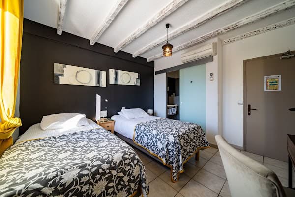 Restaurant & Hôtel l’Oasis à Cabrières-d'Avignon, France