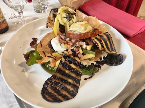 RESTAURANT L ETABLE à Sainte-Lheurine, France