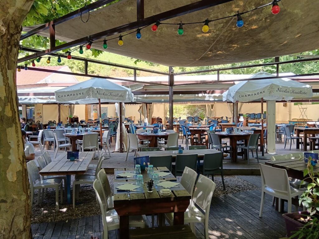 Restaurant Le Pavillon Bleu à Villey-Saint-Étienne, France