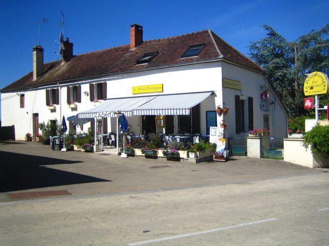 Restaurant Le petit Perrigny à Perrigny, France