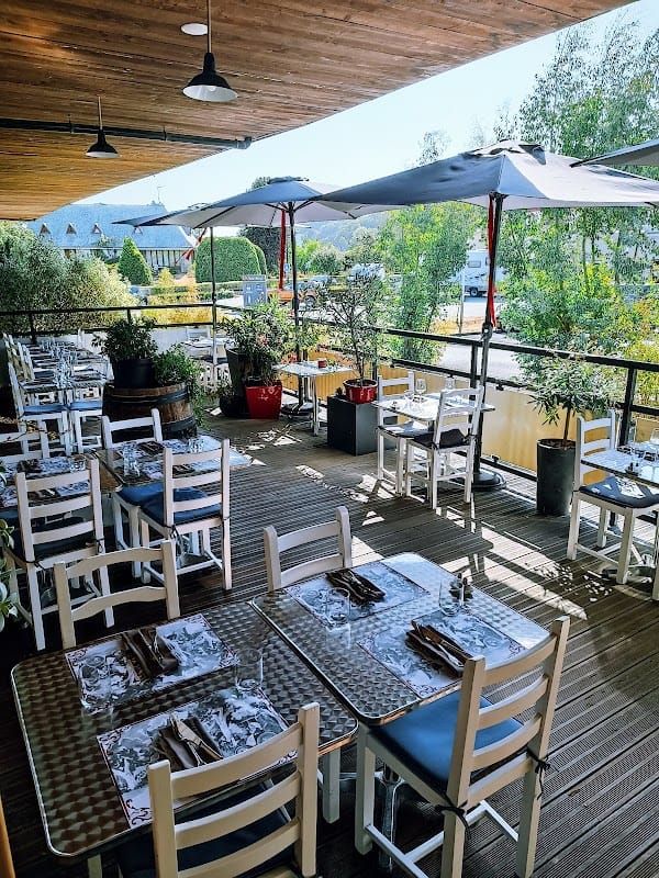 Restaurant Le Point g à Saint-Broladre, France