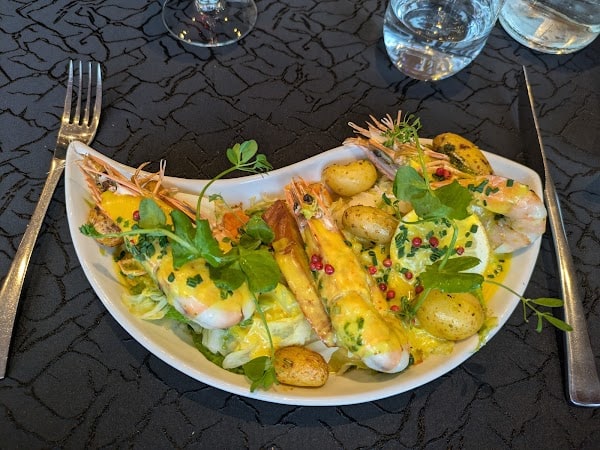 Restaurant Le Point g à Saint-Broladre, France