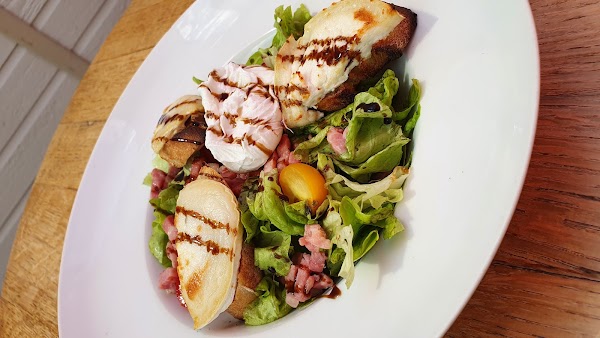 Restaurant Les Castors à Saint-Simon-de-Bordes, France