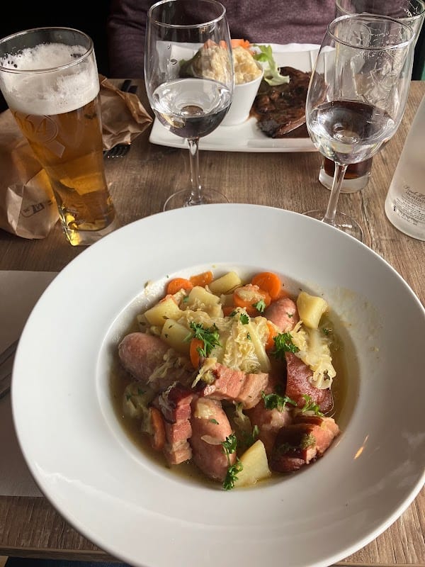 Restaurant Les Poteaux Carrés à Saint-Étienne, France