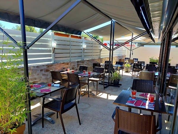 Restaurant les reflets du Périgord /chez titi à Saint-Mitre-les-Remparts, France