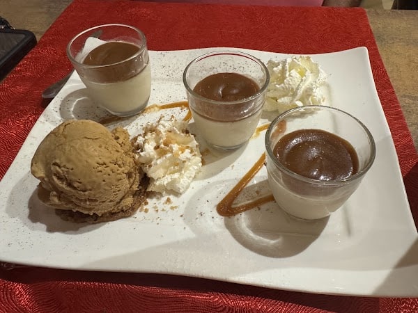 Restaurant les reflets du Périgord /chez titi à Saint-Mitre-les-Remparts, France