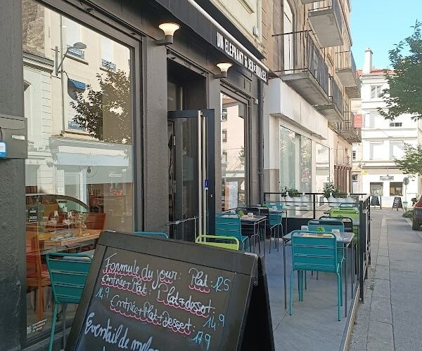 Restaurant Un Eléphant dans Un Jeu de Quilles à Saint-Étienne, France