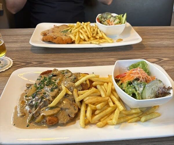 Restaurant Schnitzelhaus Perl-Nennig à Perl, Allemagne