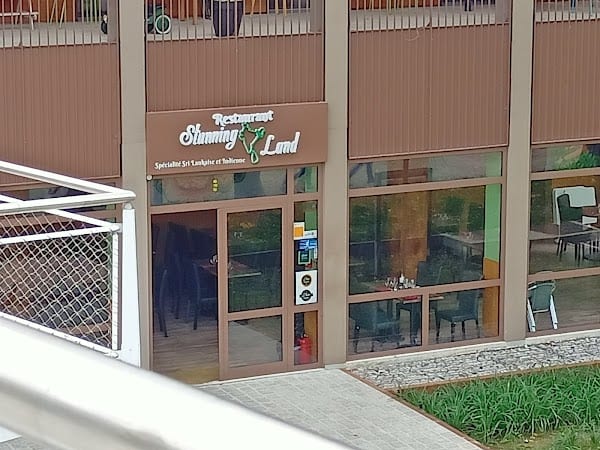 Restaurant Stunning Land à Bobigny, France