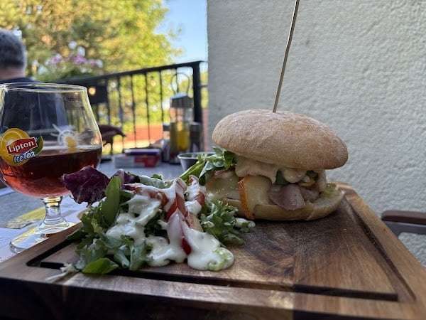 Restaurant Taverne de la colline à Virton, Belgique
