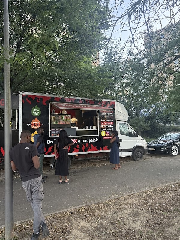 Tieagogo Bobigny (93) Barbecue, Sandwichs, Brochettes | Foodtruck Fast-food Restaurant nuit à Bobigny, France