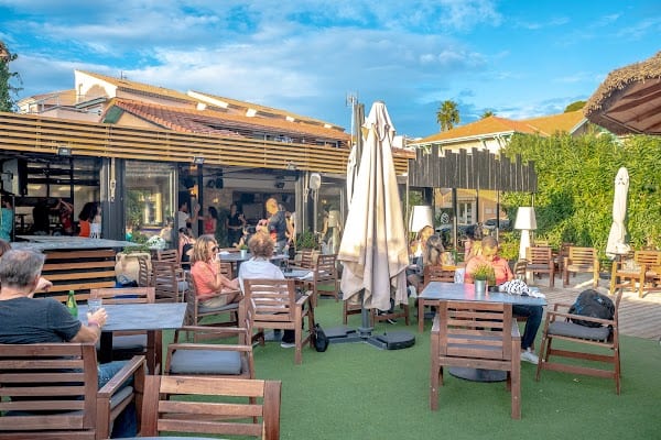 Urban Beach – Restaurant Saint-Raphaël à Saint-Raphaël, France