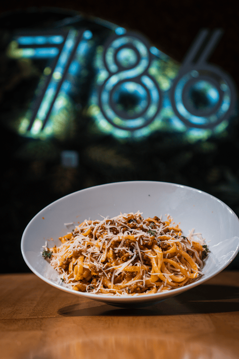 Restaurant 786 – Champigny-sur-Marne I Brasserie & Burger à Champigny-sur-Marne, France