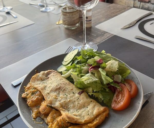 Restaurant A table à Calais, France