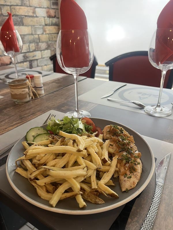 Restaurant A table à Calais, France