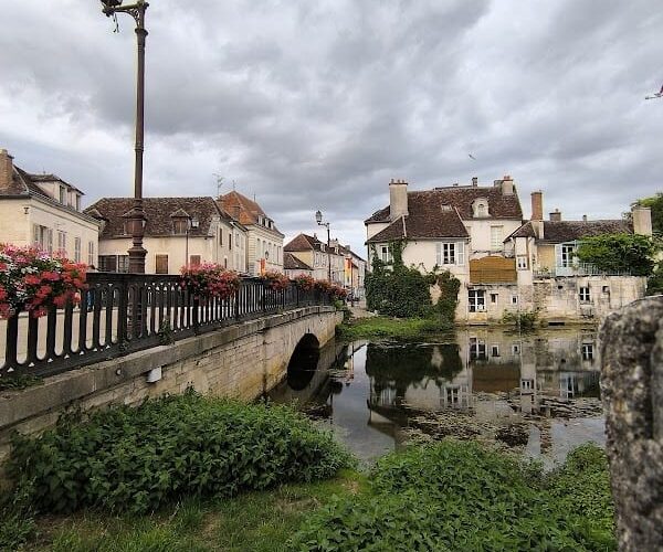 Restaurant Around the Pressoir à Tonnerre, France