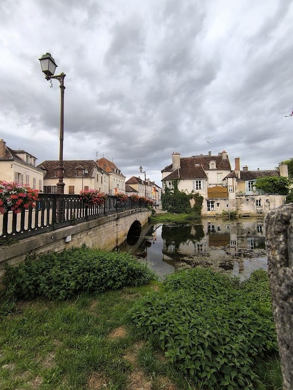 Restaurant Around the Pressoir à Tonnerre, France