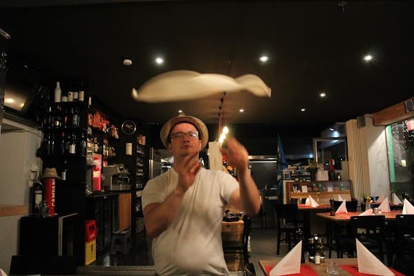 Restaurant Artigiano Café – Neapolitan Pizzeria à Basel, Suisse