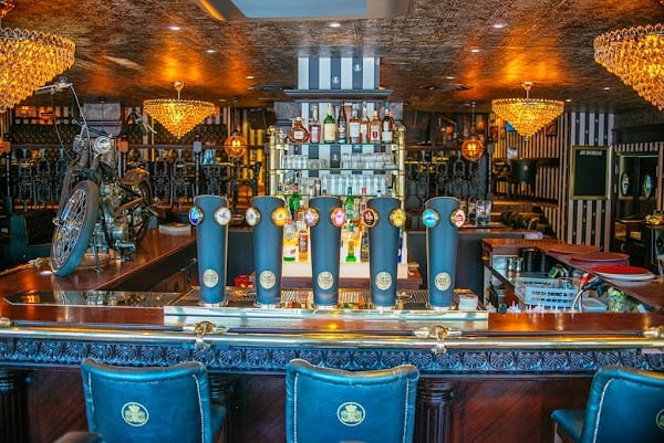 Restaurant Au Bureau – Pub et Brasserie à Enghien-les-Bains, France