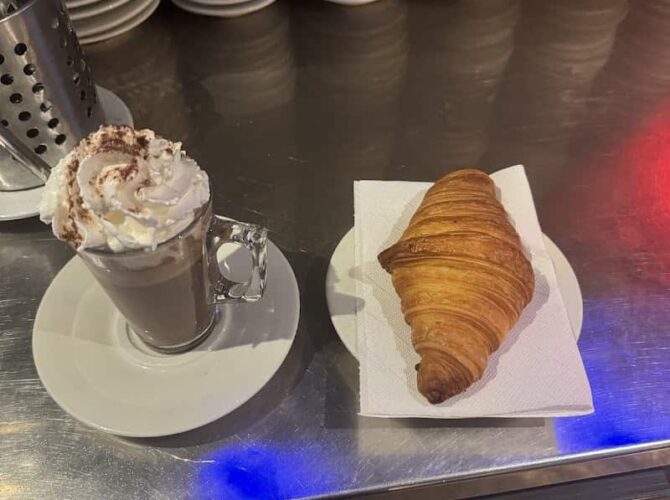 Restaurant Au Chien Qui Fume à Aubervilliers, France