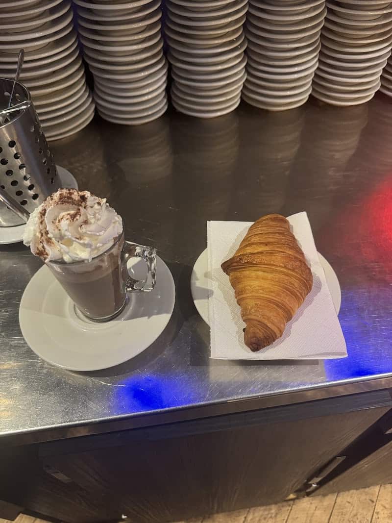 Restaurant Au Chien Qui Fume à Aubervilliers, France