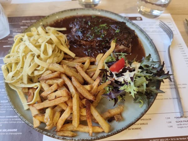 Restaurant Au Petit Des Lys à Bourg-en-Bresse, France