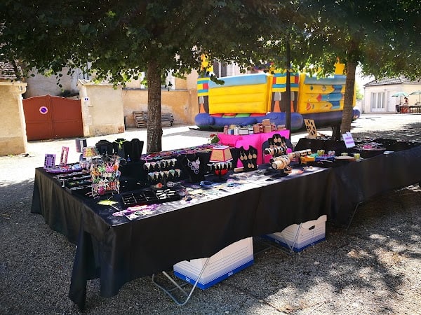 Au restaurant de la rivière à Gurgy, France